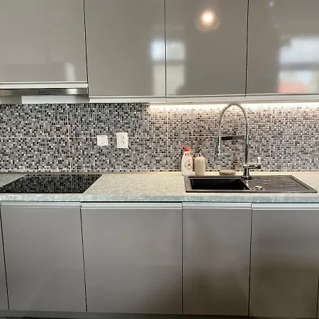 Royal Centre - 2 Bedrooms *