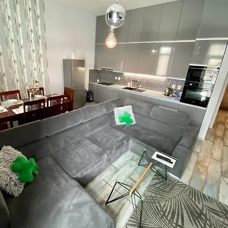 アパート Royal Centre ポプラト