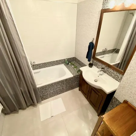 Royal Centre Apartment *