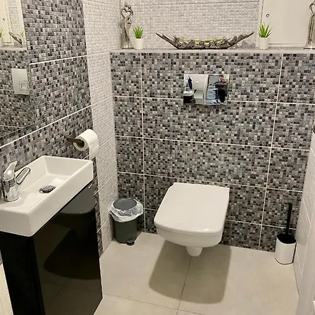 Royal City Centre Apartment - 2 Bedrooms 72 M2 - Ac - Balcony - Coffee Machine - Washer - Dryer