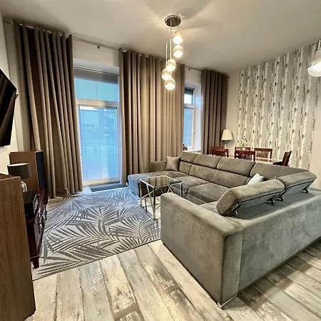 Royal Centre アパート