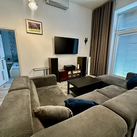 Royal Centre - 2 Bedrooms بوبراد