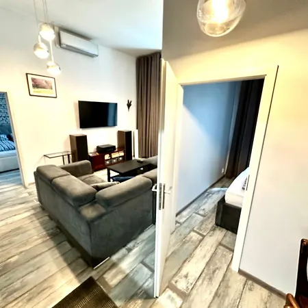 Royal Centre - 2 Bedrooms * بوبراد