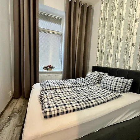 Royal Centre - 2 Bedrooms 72 M2 - Ac - Balcony - Coffee Machine - Washer - Dryer -parking Available Free Public Or Paid Private For 20 Euro Per Please Read Our Emails Apartmán Poprad