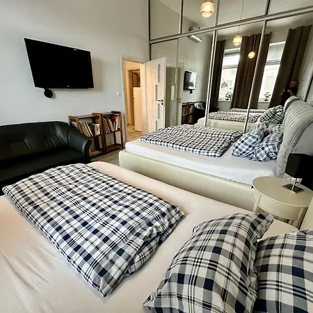 Royal Centre - 2 Bedrooms 72 M2 - Ac - Balcony - Coffee Machine - Washer - Dryer -parking Available Free Public Or Paid Private For 20 Euro Per Please Read Our Emails Poprad