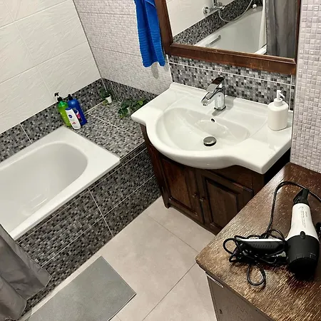 Apartmán Royal Centre - 2 Bedrooms 72 M2 - Ac - Balcony - Coffee Machine - Washer - Dryer -parking Available Free Public Or Paid Private For 20 Euro Per Please Read Our Emails Poprad