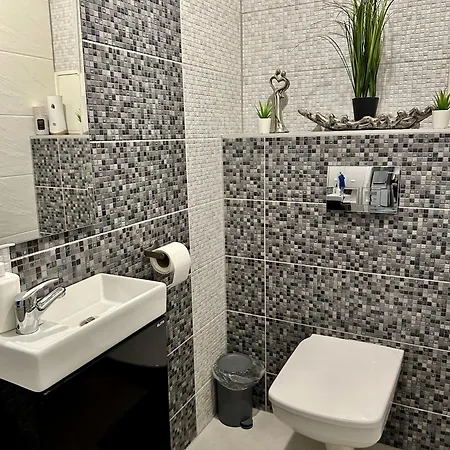 Royal Centre - 2 Bedrooms شقة *