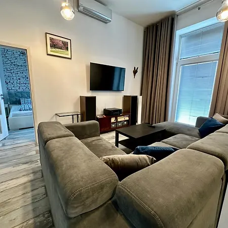 Royal City Centre Apartment - 2 Bedrooms 72 M2 - Ac - Balcony - Coffee Machine - Washer - Dryer * 波普拉德