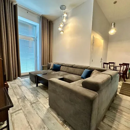 Royal City Centre Apartment - 2 Bedrooms 72 M2 - Ac - Balcony - Coffee Machine - Washer - Dryer 公寓